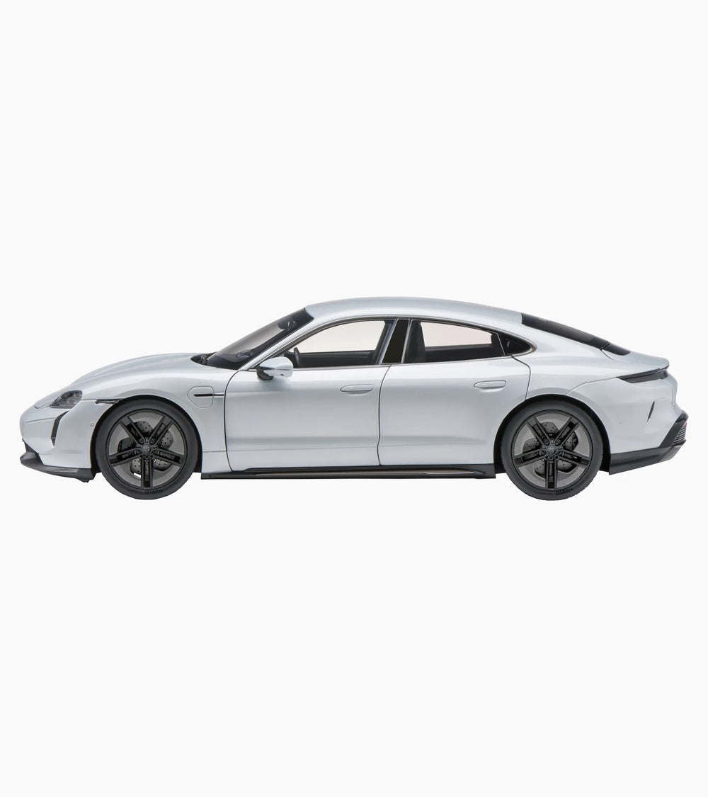 Porsche Taycan Turbo S (J1 PA)